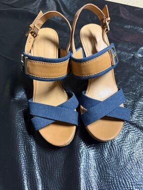 Tommy Hilfiger Navy and Tan Cross-Strap Slingback Sandals